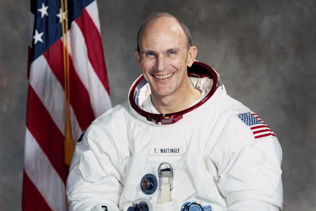 Zemřel Ken Mattingly, člen posádky Apolla 16