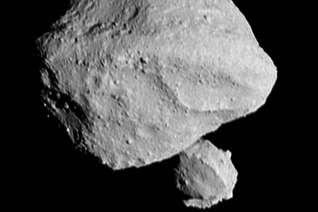 Sonda Lucy proletěla kolem svého prvního asteroidu. Co zjistila?