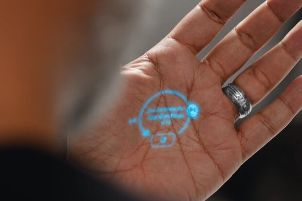 První Humane AI Pin dorazí zákazníkům v březnu. Bude to revoluce, nebo blamáž? 