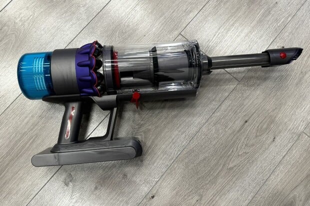 Vyzkoušeli jsme „revoluční“ Dyson Gen5detect. Kam se podělo ikonické tlačítko?