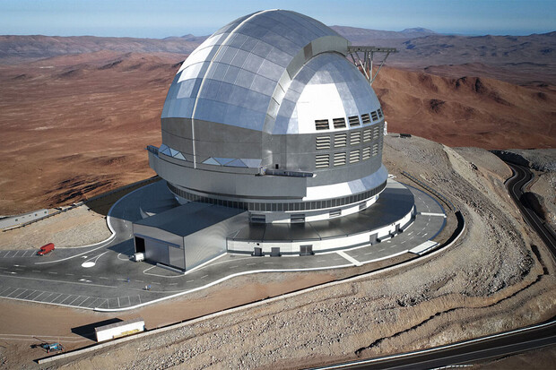 V Chile roste největší optický dalekohled na světě. Hledat bude mimozemský život