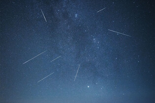 Meteorický roj Eta-Aquaridy bude nejlépe viditelný v neděli