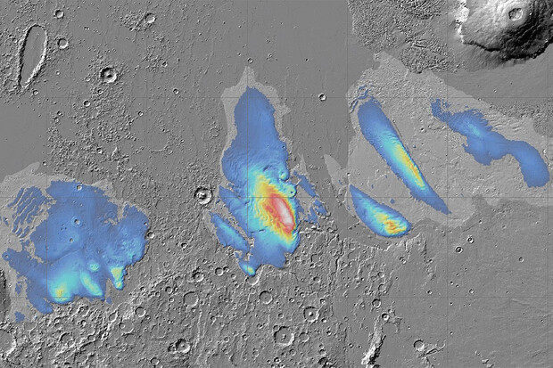 Mars pod svým povrchem skrývá obrovská ložiska ledu. Jsou kilometry tlustá
