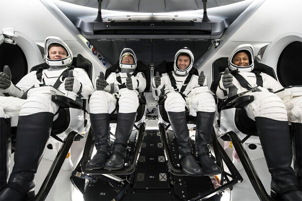 Na vesmírnou stanici míří další čtyři astronauti