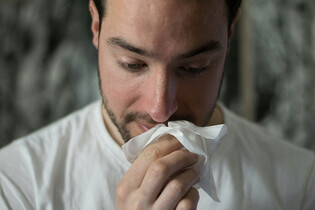 Chřipková epidemie v Česku stále pokračuje. Počet hospitalizací i úmrtí narůstá