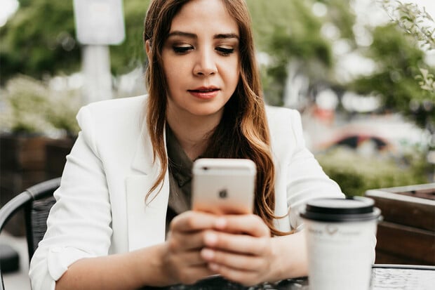 Bez telefonu ani krok, jinak jste nervózní? Možná trpíte nomofobií