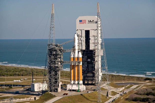 Dnes vzlétne naposledy raketa Delta IV. Ponese tajný náklad