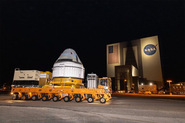 NASA se připravuje na testovací let Starlineru s posádkou. Raketa je připravena