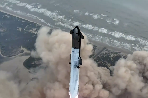 Trump chce s astronauty přistát na Marsu už v roce 2029. Je to vůbec reálné?