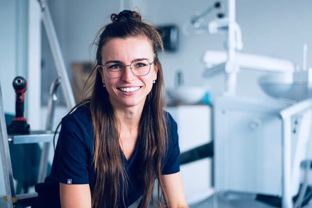 První návštěva dentální hygieny? Stud nechte doma, nadšení naopak s sebou