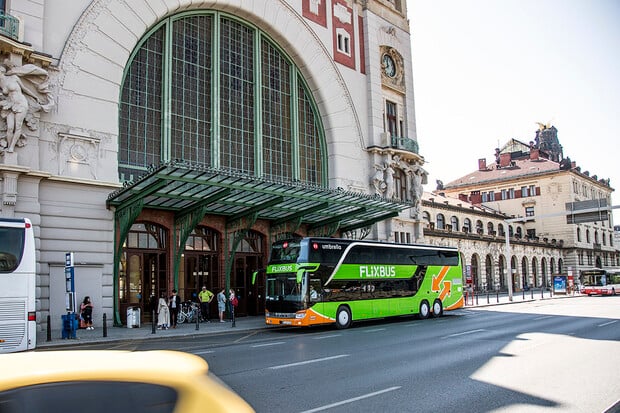 FlixBus nabízí cestujícím rychlou Wi-Fi. Konektivitu zajišťuje T-Mobile