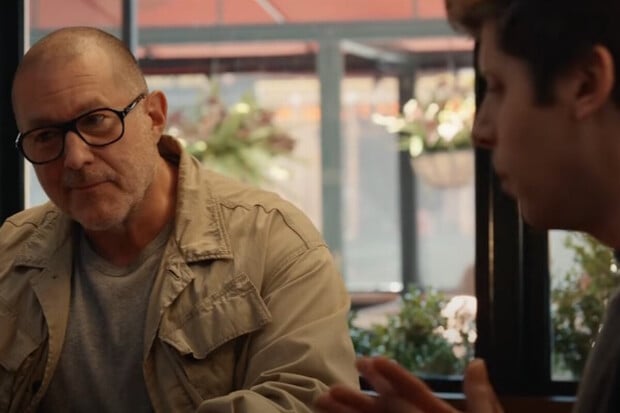 Jony Ive a Sam Altman ohlašují, že ohlásí něco velkého 
