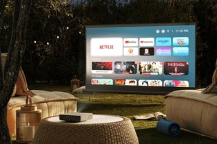 Loewe uvádí laserový miniprojektor s 120" uhlopříčkou, který utáhne i powerbanka 