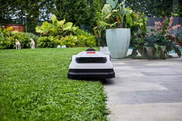 Robotické sekačky od Ecovacs chtějí zadupat konkurenci do země