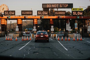 Vláda USA hledá AI nástroj na odhalování skrytého jazyka ve zprávách v telefonu 