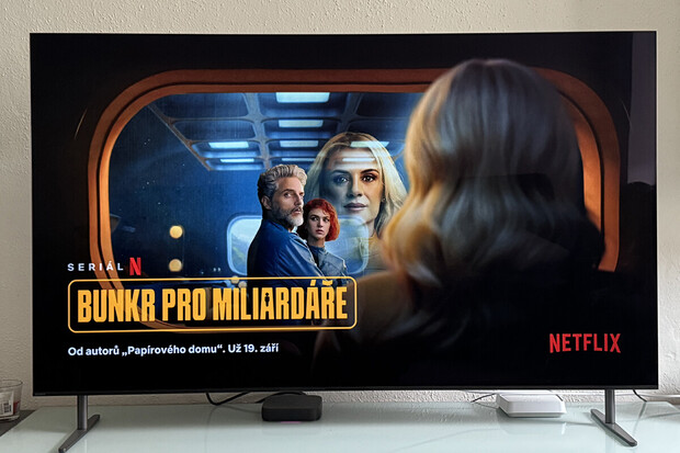 Co nového na streamu? Drzý satirický seriál 1670 a napínavý Bunkr pro miliardáře