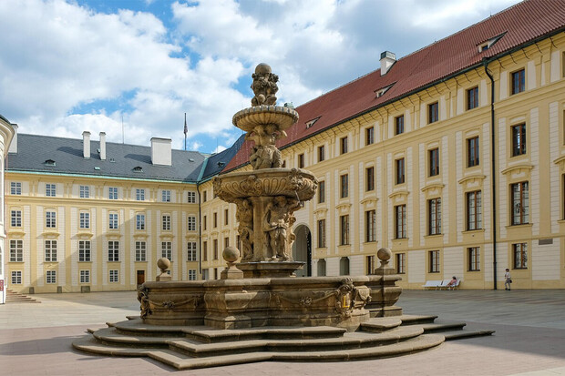 Pražský hrad dnes otevírá výstavu korunovačních klenotů, potrvá do 29. září