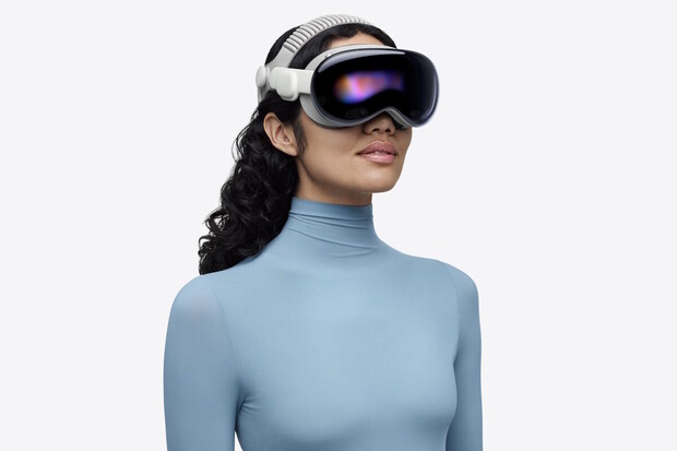 Těžší, výkonnější, pohodlnější. Apple vylepšil Vision Pro čipem M5
