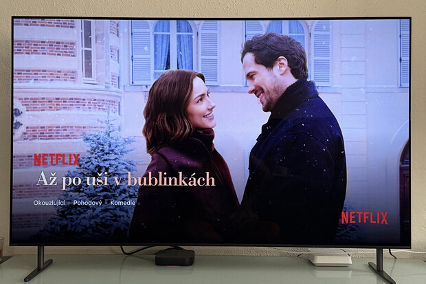 Novinky na streamu: komedie Až po uši v bublinkách a historické drama Sny o vlacích