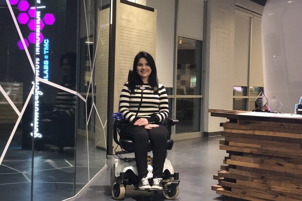 Wheelie 7 je první invalidní vozík pro quadriplegiky, který se řídí úsměvem