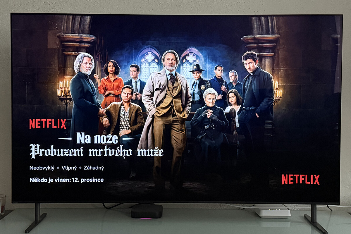 Novinky na streamu: Daniel Craig v nové kriminálce a vánoční komedie Mimino na mušce – Novinky pro tento týden na Netflixu a HBO Max