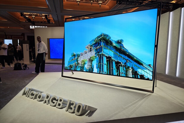 Samsung na CESu ukazuje 130" Micro RGB televizor. Chce být umění, ne elektronika