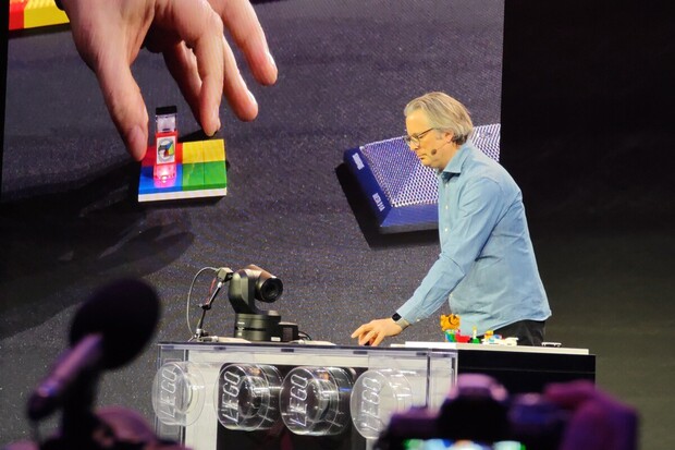 LEGO na CESu představilo chytrou kostku. Změní navždy způsob, jak si hrajete