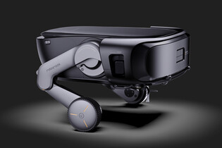 Roborock Saros Rover schody nejen překoná, ale rovnou i uklidí. A pak si poskočí