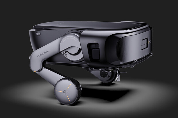 Roborock Saros Rover schody nejen překoná, ale rovnou i uklidí. A pak si poskočí