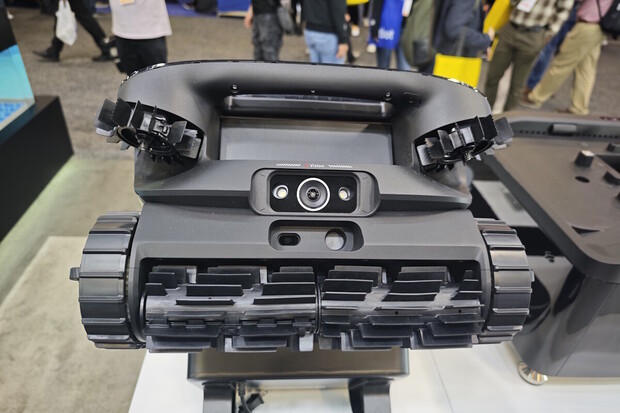 Umělá inteligence v tomto robotovi už zvládne i čištění bazénů