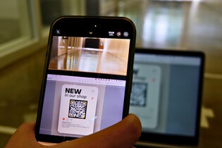 Už žádné hledání motorek, stačí sáhnout pro mobil. Google inovuje reCAPTCHu