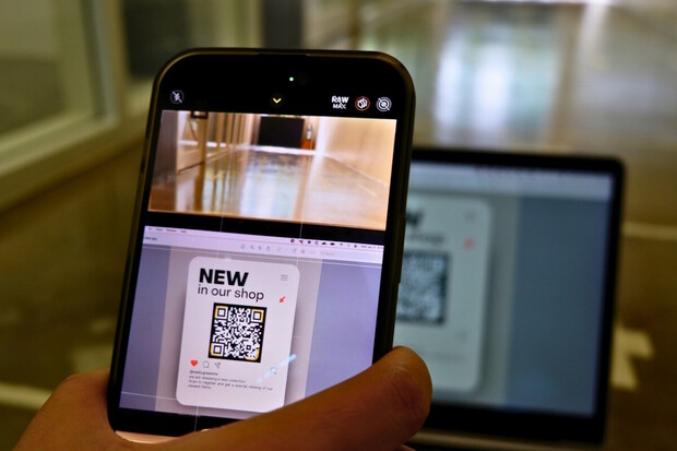 Už žádné hledání motorek, stačí sáhnout pro mobil. Google inovuje reCAPTCHu