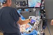 Fascinující nebo děsivé? Podívejte se, jak robotický chirurg operuje prase