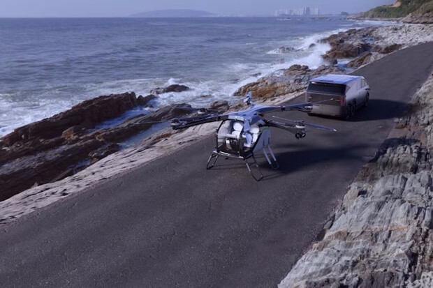 Novátorský přístup o létající auto. Dron a vozítko na sobě jsou nezávislé