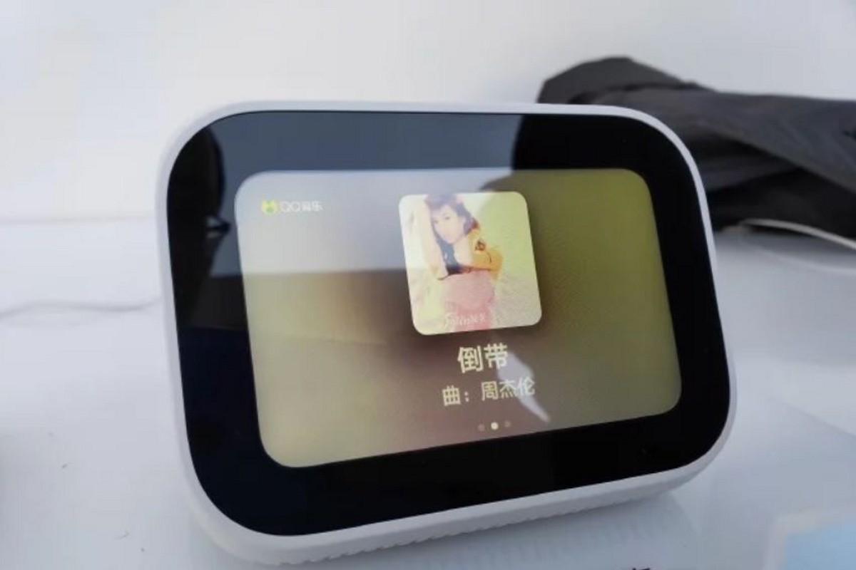 Смарт экран xiaomi. Умная колонка Xiaomi Xiao ai с сенсорным экраном. Xiaomi mi Xiao ai Touch Screen Speaker. Динамик Xiaomi с сенсорным экраном. Xiaomi Xiaobai Touch Screen Speaker.