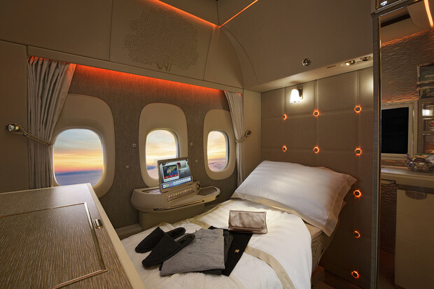 Novou první třídu ukázaly i aerolinky Emirates. Spolupracoval na ní Mercedes-Benz