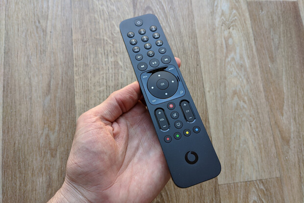 Přepni, přetoč, vypni! Nový set-top box k Vodafone TV lze ovládat hlasem v češtině