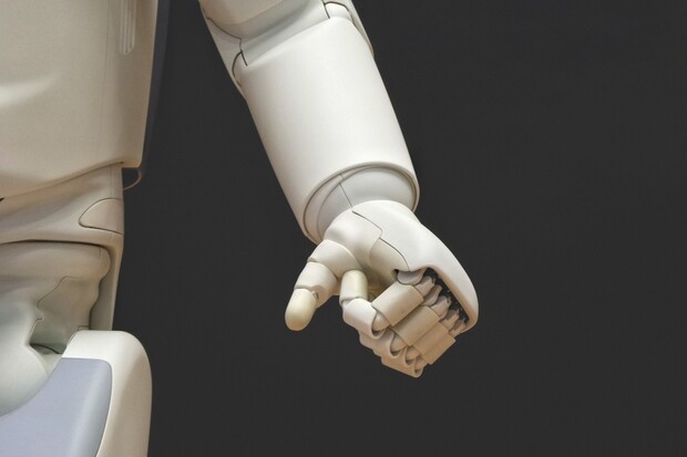 Tesla už za pár dnů představí humanoidního robota Optima