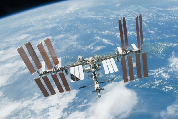 Rusko sní o hotelové „nástavbě“ ISS. Ubytovné? Jak jinak než astronomicky drahé