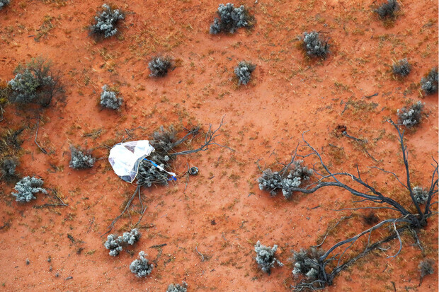 Japonská sonda Hajabusa 2 přivezla na Zemi vzorky asteroidu