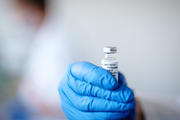 Tři dávky vakcíny Pfizer/BioNTech proti COVID-19 chrání děti mladší 5 let