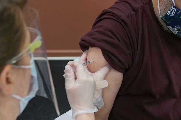 Dánsko je první zemí, která ukončí plošné očkování proti COVID-19