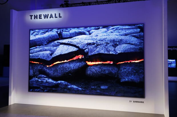 Samsung představil „The Wall“, 146palcovou modulární televizi s Micro LED displejem