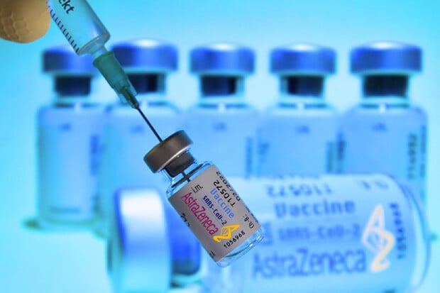 Vakcíny AstraZeneca a Johnson & Johnson budou dostávat pouze lidé starší 60 let