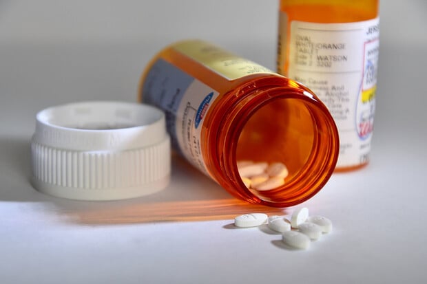 Pilulka molnupiravir by měla být účinná i proti omikronu