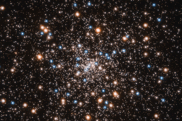 Hubbleův vesmírný dalekohled objevil koncentraci malých černých děr