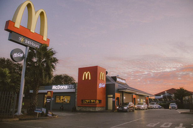 Nejen McDonald's nabídne zákazníkům rostlinné náhražky masa