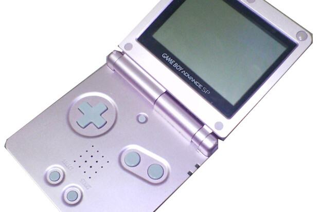 Jakým nejhorším způsobem sledovat Tenet? Na konzoli Game Boy Advance