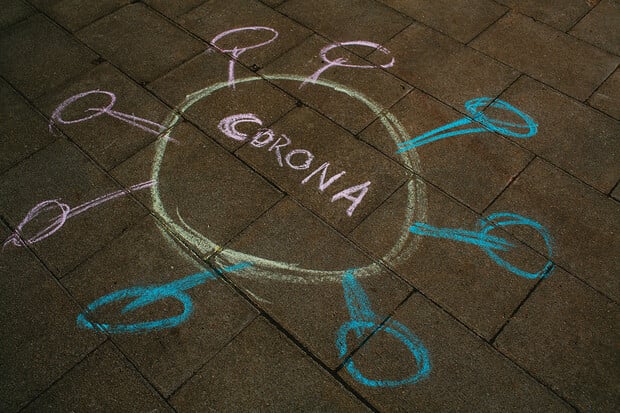 Za poslední týden přibylo v Česku více než 17 tisíc nakažených koronavirem