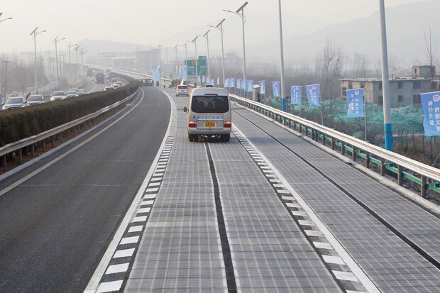 V Číně otevřeli solární silnici. Po týdnu někdo kus ukradl
